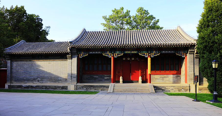               耶律楚材祠,就是柱挂